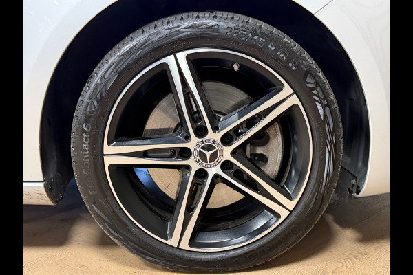 Mercedes-Benz A-Klasse A250e Luxury Plug-in hybride CAMERA NAVIGATIE STOELVERWARMING PDC AIRCO CRUISE KEYLESS-GO