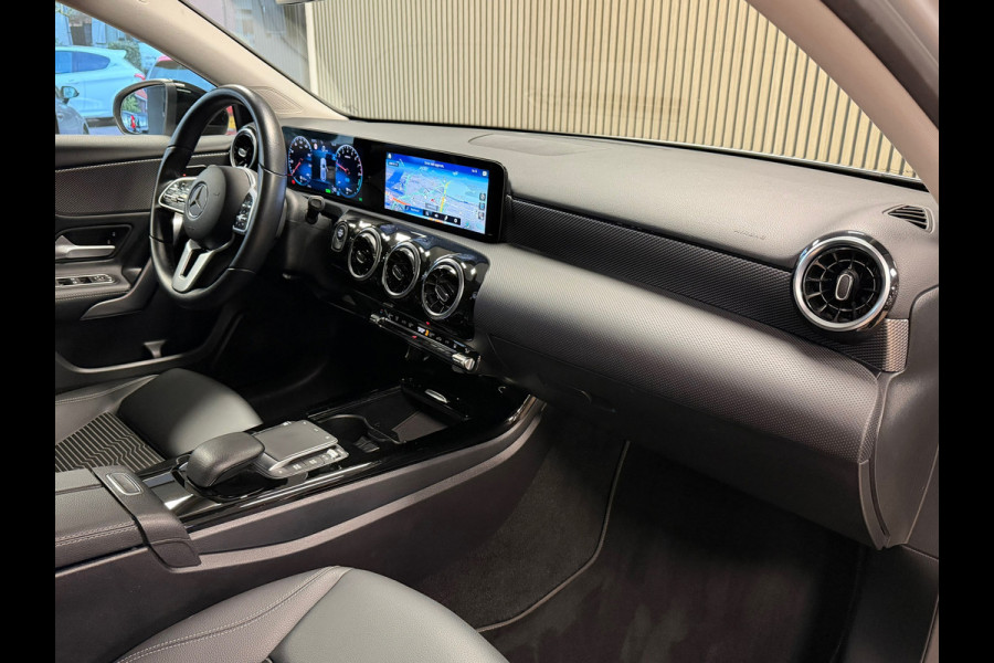 Mercedes-Benz A-Klasse A250e Luxury Plug-in hybride CAMERA NAVIGATIE STOELVERWARMING PDC AIRCO CRUISE KEYLESS-GO