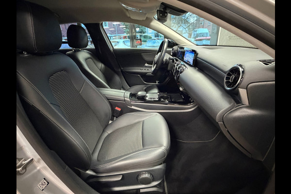 Mercedes-Benz A-Klasse A250e Luxury Plug-in hybride CAMERA NAVIGATIE STOELVERWARMING PDC AIRCO CRUISE KEYLESS-GO