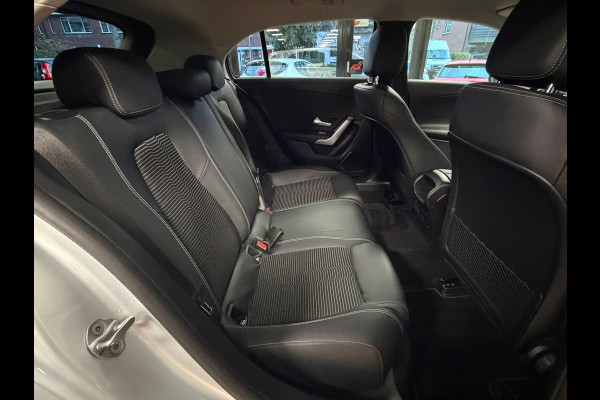 Mercedes-Benz A-Klasse A250e Luxury Plug-in hybride CAMERA NAVIGATIE STOELVERWARMING PDC AIRCO CRUISE KEYLESS-GO
