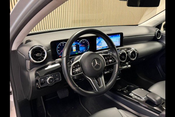 Mercedes-Benz A-Klasse A250e Luxury Plug-in hybride CAMERA NAVIGATIE STOELVERWARMING PDC AIRCO CRUISE KEYLESS-GO