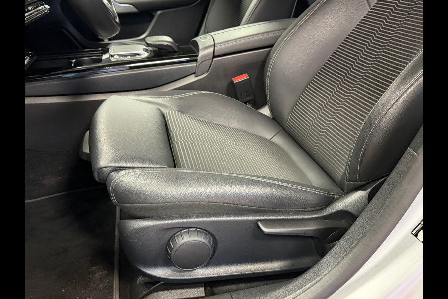 Mercedes-Benz A-Klasse A250e Luxury Plug-in hybride CAMERA NAVIGATIE STOELVERWARMING PDC AIRCO CRUISE KEYLESS-GO