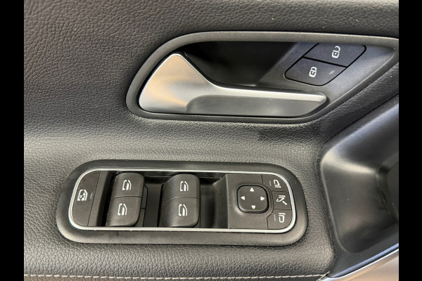 Mercedes-Benz A-Klasse A250e Luxury Plug-in hybride CAMERA NAVIGATIE STOELVERWARMING PDC AIRCO CRUISE KEYLESS-GO
