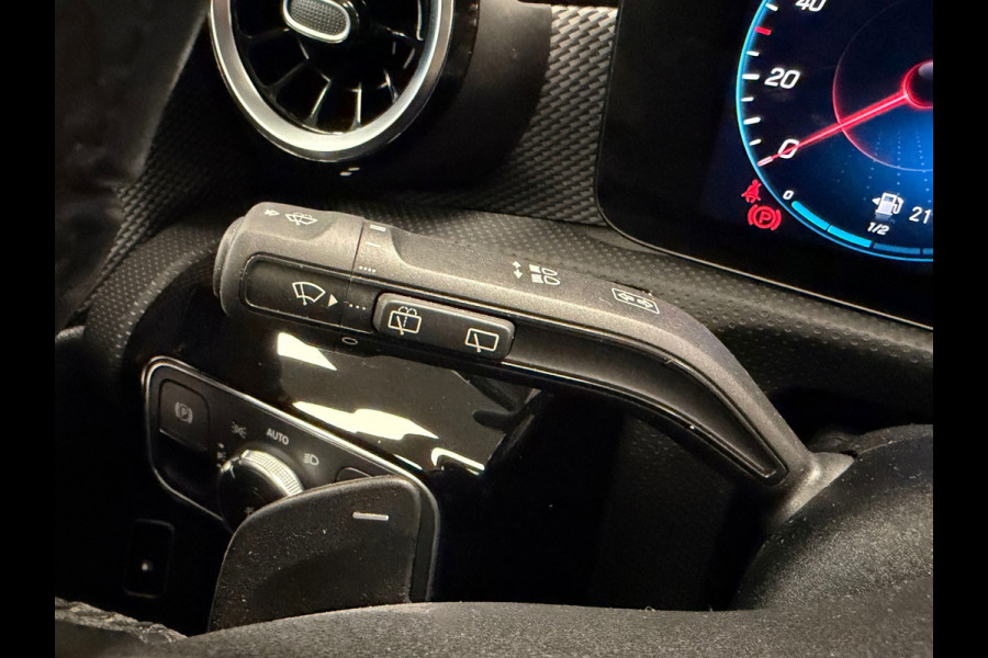 Mercedes-Benz A-Klasse A250e Luxury Plug-in hybride CAMERA NAVIGATIE STOELVERWARMING PDC AIRCO CRUISE KEYLESS-GO