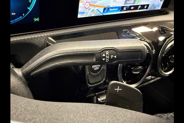 Mercedes-Benz A-Klasse A250e Luxury Plug-in hybride CAMERA NAVIGATIE STOELVERWARMING PDC AIRCO CRUISE KEYLESS-GO