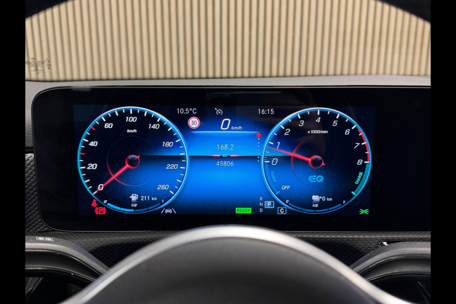 Mercedes-Benz A-Klasse A250e Luxury Plug-in hybride CAMERA NAVIGATIE STOELVERWARMING PDC AIRCO CRUISE KEYLESS-GO