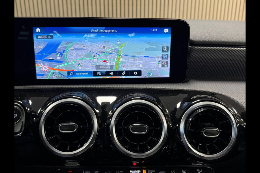 Mercedes-Benz A-Klasse A250e Luxury Plug-in hybride CAMERA NAVIGATIE STOELVERWARMING PDC AIRCO CRUISE KEYLESS-GO