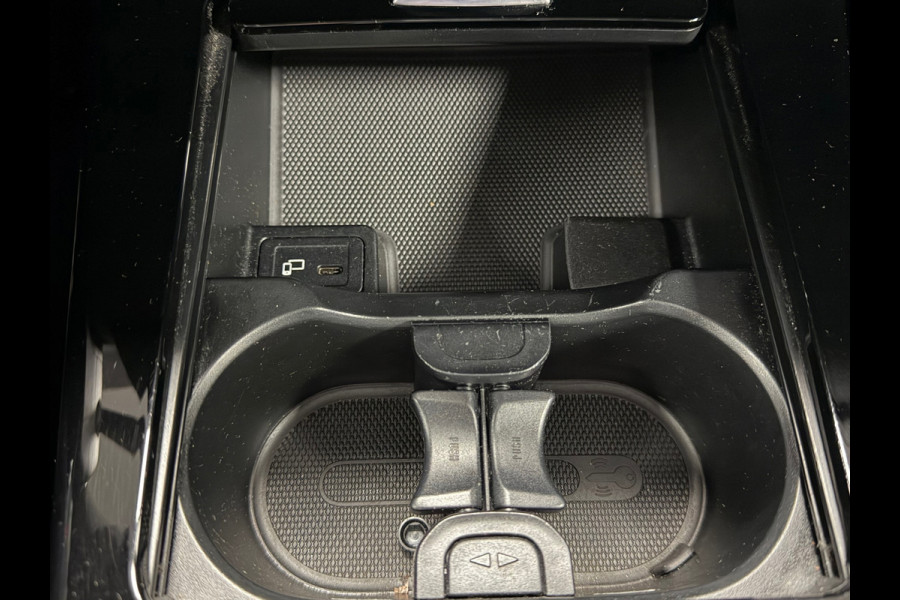 Mercedes-Benz A-Klasse A250e Luxury Plug-in hybride CAMERA NAVIGATIE STOELVERWARMING PDC AIRCO CRUISE KEYLESS-GO