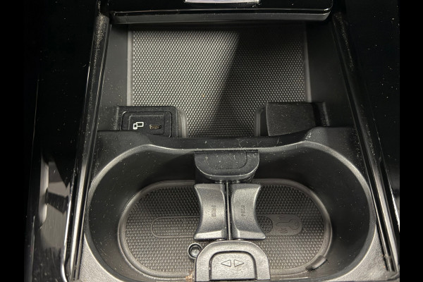 Mercedes-Benz A-Klasse A250e Luxury Plug-in hybride CAMERA NAVIGATIE STOELVERWARMING PDC AIRCO CRUISE KEYLESS-GO
