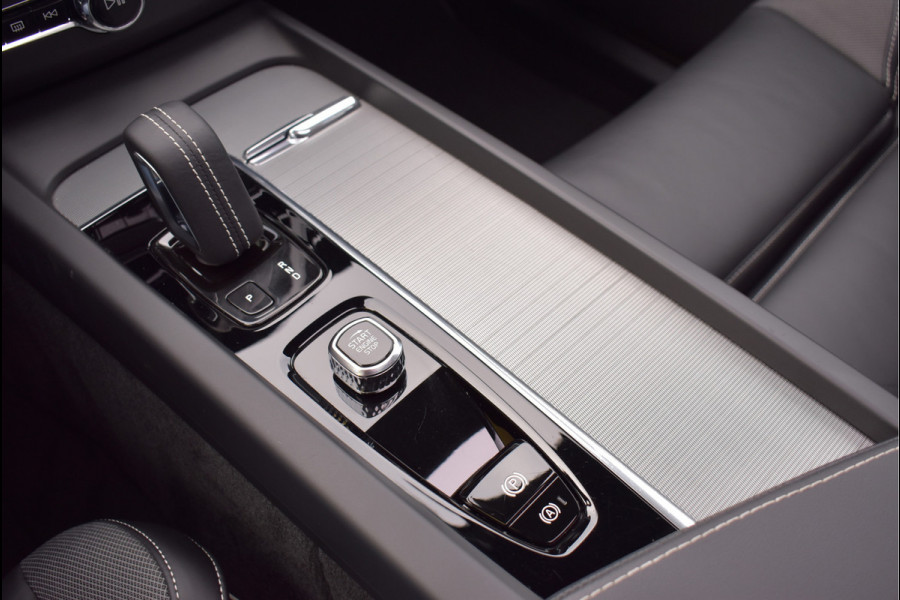 Volvo XC60 2.0 T6 Plug-in hybrid AWD R-Design 350 Pk Pano Leder Camera Trekhaak