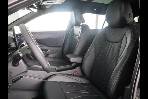 Volkswagen T-Roc R-Line First Edition 1.5 eTSI 110 kW / 150 PK SUV | Interieur Pakket leder 'Varenna' | Black Style Pakket | Panoramaschuif-kanteldak | Trekhaak | Koplampverlichting matrix-led (IQ.LIGHT) | Assistance Pakket | Elek. achterklep