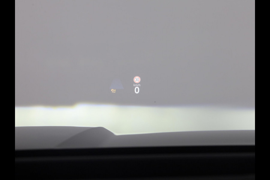 Volkswagen T-Roc R-Line First Edition 1.5 eTSI 110 kW / 150 PK SUV | Interieur Pakket leder 'Varenna' | Black Style Pakket | Panoramaschuif-kanteldak | Trekhaak | Koplampverlichting matrix-led (IQ.LIGHT) | Assistance Pakket | Elek. achterklep