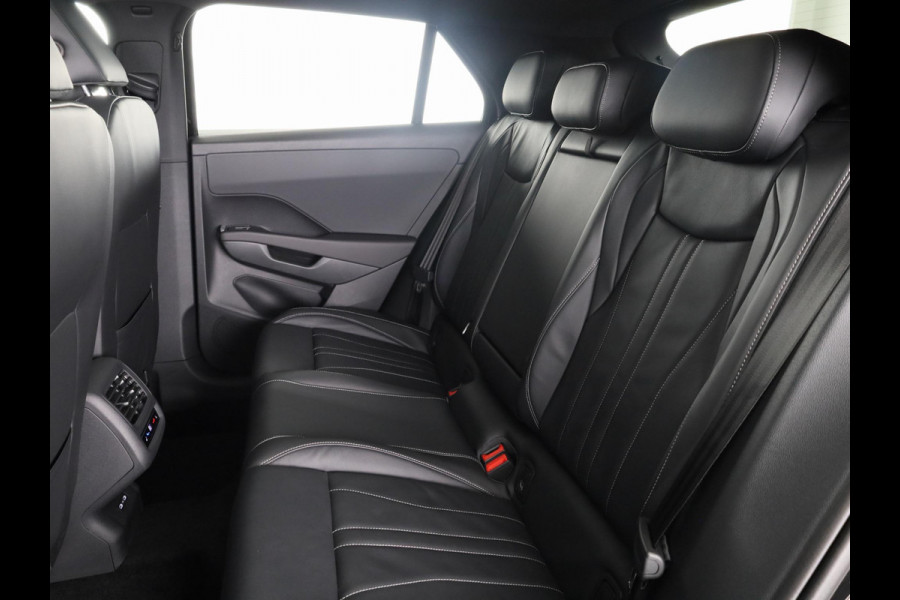 Volkswagen T-Roc R-Line First Edition 1.5 eTSI 110 kW / 150 PK SUV | Interieur Pakket leder 'Varenna' | Black Style Pakket | Panoramaschuif-kanteldak | Trekhaak | Koplampverlichting matrix-led (IQ.LIGHT) | Assistance Pakket | Elek. achterklep