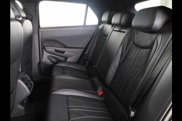 Volkswagen T-Roc R-Line First Edition 1.5 eTSI 110 kW / 150 PK SUV | Interieur Pakket leder 'Varenna' | Black Style Pakket | Panoramaschuif-kanteldak | Trekhaak | Koplampverlichting matrix-led (IQ.LIGHT) | Assistance Pakket | Elek. achterklep