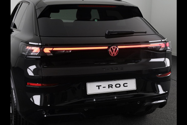 Volkswagen T-Roc R-Line First Edition 1.5 eTSI 110 kW / 150 PK SUV | Interieur Pakket leder 'Varenna' | Black Style Pakket | Panoramaschuif-kanteldak | Trekhaak | Koplampverlichting matrix-led (IQ.LIGHT) | Assistance Pakket | Elek. achterklep