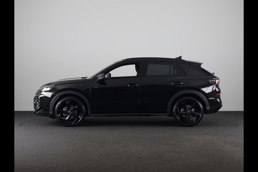 Volkswagen T-Roc R-Line First Edition 1.5 eTSI 110 kW / 150 PK SUV | Interieur Pakket leder 'Varenna' | Black Style Pakket | Panoramaschuif-kanteldak | Trekhaak | Koplampverlichting matrix-led (IQ.LIGHT) | Assistance Pakket | Elek. achterklep
