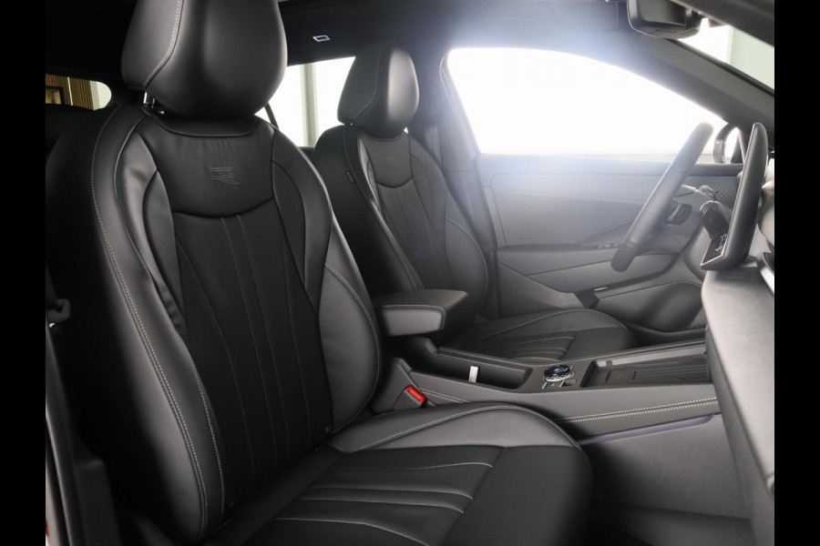 Volkswagen T-Roc R-Line First Edition 1.5 eTSI 110 kW / 150 PK SUV | Interieur Pakket leder 'Varenna' | Black Style Pakket | Panoramaschuif-kanteldak | Trekhaak | Koplampverlichting matrix-led (IQ.LIGHT) | Assistance Pakket | Elek. achterklep