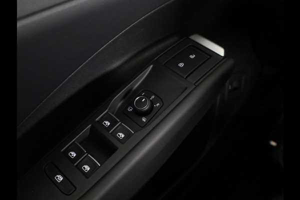 Volkswagen T-Roc R-Line First Edition 1.5 eTSI 110 kW / 150 PK SUV | Interieur Pakket leder 'Varenna' | Black Style Pakket | Panoramaschuif-kanteldak | Trekhaak | Koplampverlichting matrix-led (IQ.LIGHT) | Assistance Pakket | Elek. achterklep