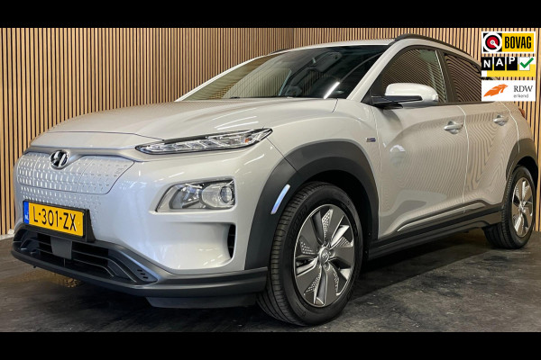 Hyundai Kona EV Fashion 64 kWh|100% SOH|FACELIFT|3-FASE|DAKJE|HEAD-UP|ACC|CAMERA|CARPLAY|NAVI|NL- AUTO|NAP|INCL. BTW|1e EIG.|
