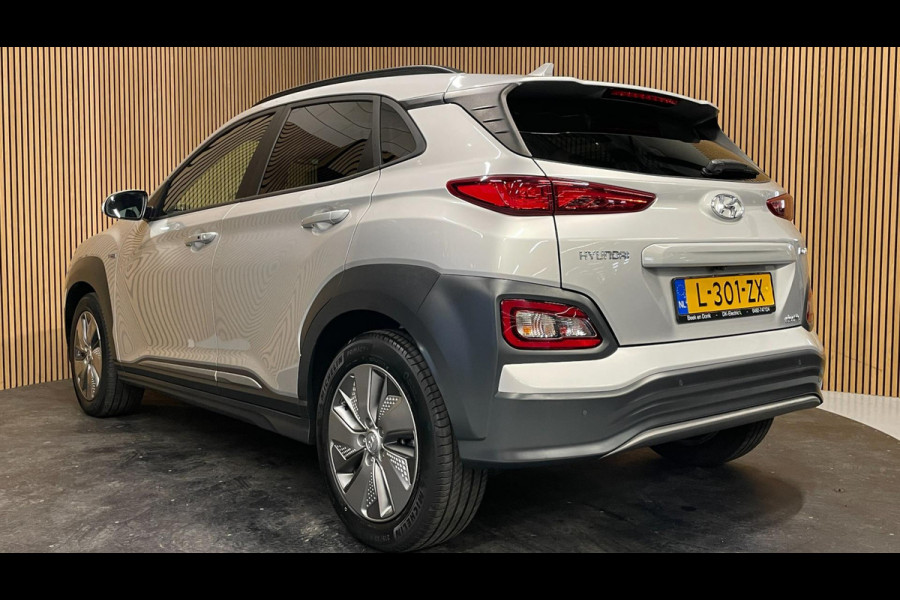 Hyundai Kona EV Fashion 64 kWh|100% SOH|FACELIFT|3-FASE|DAKJE|HEAD-UP|ACC|CAMERA|CARPLAY|NAVI|NL- AUTO|NAP|INCL. BTW|1e EIG.|