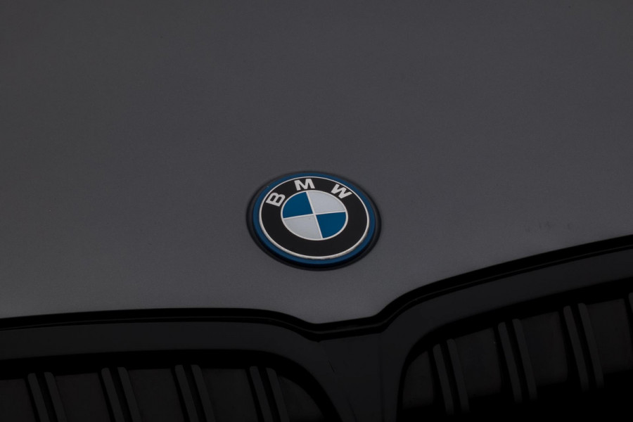 BMW 3 Serie Touring 330e M-PAKKET | HEAD UP | 360 CAMERA | ELEKTRISCHE VERSTELBARE VOORSTOELEN | PANORAMADAK | SIDE ASSIST