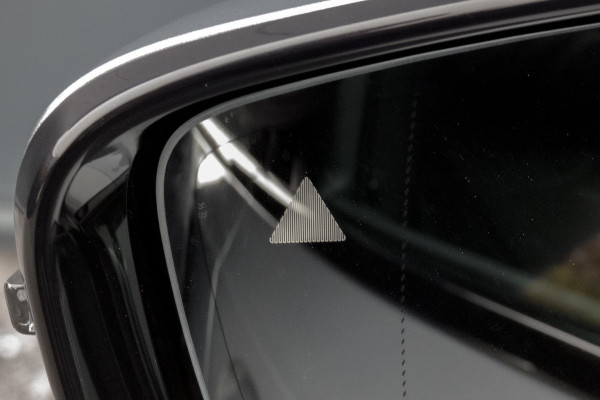 BMW 3 Serie Touring 330e M-PAKKET | HEAD UP | 360 CAMERA | ELEKTRISCHE VERSTELBARE VOORSTOELEN | PANORAMADAK | SIDE ASSIST