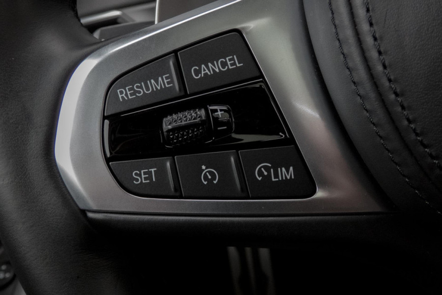 BMW 3 Serie Touring 330e M-PAKKET | HEAD UP | 360 CAMERA | ELEKTRISCHE VERSTELBARE VOORSTOELEN | PANORAMADAK | SIDE ASSIST