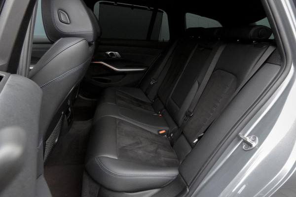 BMW 3 Serie Touring 330e M-PAKKET | HEAD UP | 360 CAMERA | ELEKTRISCHE VERSTELBARE VOORSTOELEN | PANORAMADAK | SIDE ASSIST