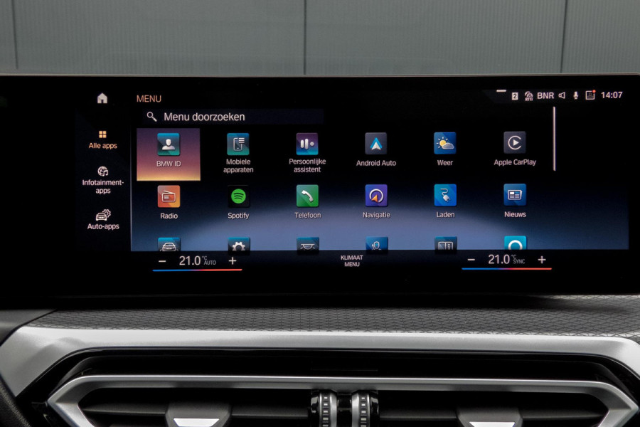 BMW 3 Serie Touring 330e M-PAKKET | HEAD UP | 360 CAMERA | ELEKTRISCHE VERSTELBARE VOORSTOELEN | PANORAMADAK | SIDE ASSIST