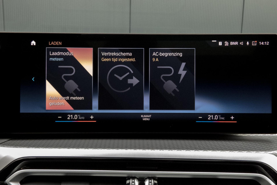 BMW 3 Serie Touring 330e M-PAKKET | HEAD UP | 360 CAMERA | ELEKTRISCHE VERSTELBARE VOORSTOELEN | PANORAMADAK | SIDE ASSIST