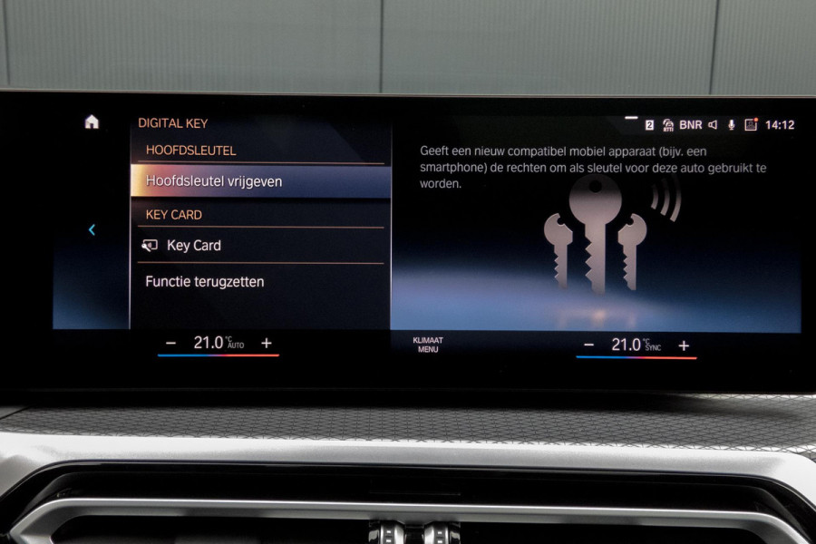 BMW 3 Serie Touring 330e M-PAKKET | HEAD UP | 360 CAMERA | ELEKTRISCHE VERSTELBARE VOORSTOELEN | PANORAMADAK | SIDE ASSIST