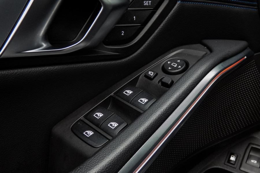 BMW 3 Serie Touring 330e M-PAKKET | HEAD UP | 360 CAMERA | ELEKTRISCHE VERSTELBARE VOORSTOELEN | PANORAMADAK | SIDE ASSIST