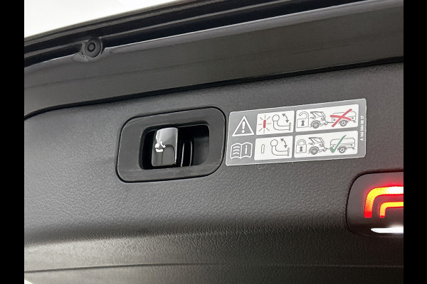 Mercedes-Benz C-Klasse Estate 300 e AMG Plug-In Hybride AMG Line | Trekhaak | Panorama Schuif-Kanteldak | Digital Licht | Rijassistentiepakket Plus incl. PRE-SAFE Inclusief 24 maanden MB Certified garantie voor Europa.