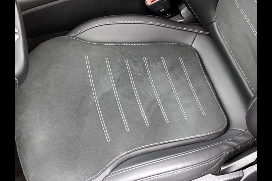 Mercedes-Benz C-Klasse Estate 300 e AMG Plug-In Hybride AMG Line | Trekhaak | Panorama Schuif-Kanteldak | Digital Licht | Rijassistentiepakket Plus incl. PRE-SAFE Inclusief 24 maanden MB Certified garantie voor Europa.