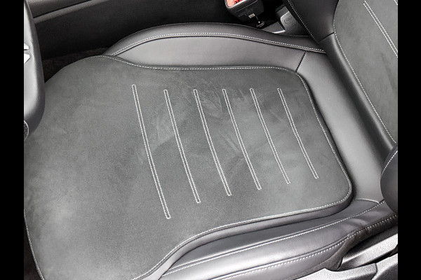 Mercedes-Benz C-Klasse Estate 300 e AMG Plug-In Hybride AMG Line | Trekhaak | Panorama Schuif-Kanteldak | Digital Licht | Rijassistentiepakket Plus incl. PRE-SAFE Inclusief 24 maanden MB Certified garantie voor Europa.