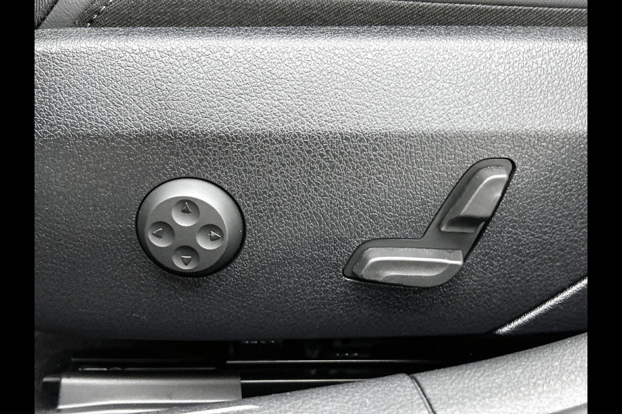 Mercedes-Benz C-Klasse Estate 300 e AMG Plug-In Hybride AMG Line | Trekhaak | Panorama Schuif-Kanteldak | Digital Licht | Rijassistentiepakket Plus incl. PRE-SAFE Inclusief 24 maanden MB Certified garantie voor Europa.