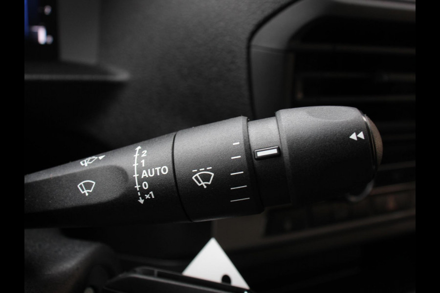 Opel Vivaro 2.0 Diesel 180 S&S L3 Automaat Apple Carplay /  Android Auto Parkeersensoren V+A Trekhaak Camera Navigatie Cruise Control LED koplampen houten afwerking laadruimte