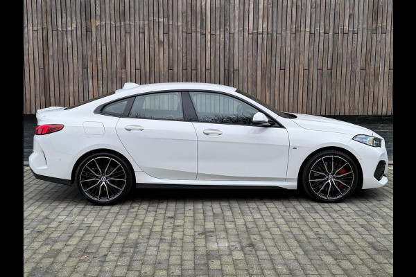 BMW 2 Serie Gran Coupé 218i M Sport Automaat | Alcantara | LED adaptief & grootlichtassistent | HiFi systeem | Achterspoiler | Apple CarPlay