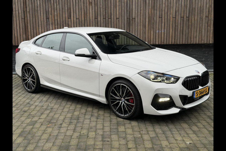 BMW 2 Serie Gran Coupé 218i M Sport Automaat | Alcantara | LED adaptief & grootlichtassistent | HiFi systeem | Achterspoiler | Apple CarPlay