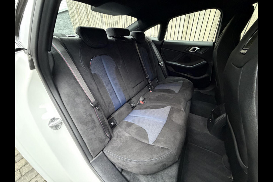 BMW 2 Serie Gran Coupé 218i M Sport Automaat | Alcantara | LED adaptief & grootlichtassistent | HiFi systeem | Achterspoiler | Apple CarPlay