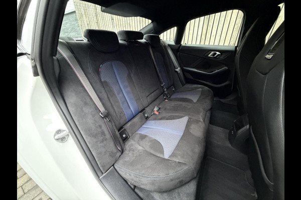 BMW 2 Serie Gran Coupé 218i M Sport Automaat | Alcantara | LED adaptief & grootlichtassistent | HiFi systeem | Achterspoiler | Apple CarPlay