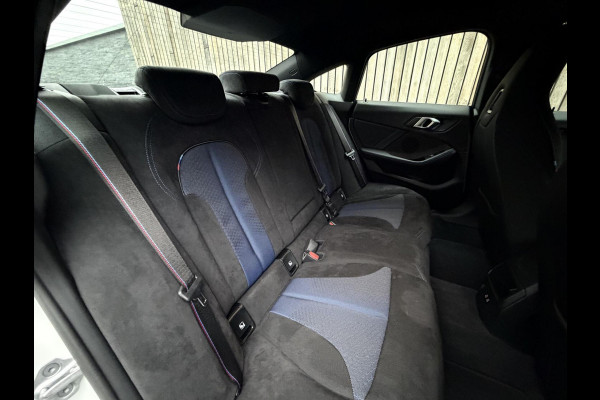 BMW 2 Serie Gran Coupé 218i M Sport Automaat | Alcantara | LED adaptief & grootlichtassistent | HiFi systeem | Achterspoiler | Apple CarPlay