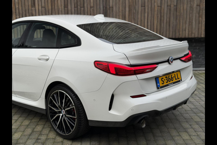 BMW 2 Serie Gran Coupé 218i M Sport Automaat | Alcantara | LED adaptief & grootlichtassistent | HiFi systeem | Achterspoiler | Apple CarPlay