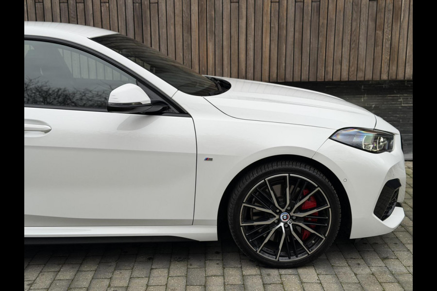 BMW 2 Serie Gran Coupé 218i M Sport Automaat | Alcantara | LED adaptief & grootlichtassistent | HiFi systeem | Achterspoiler | Apple CarPlay