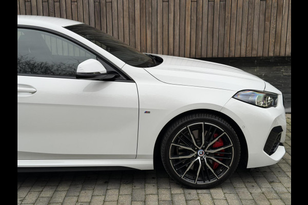 BMW 2 Serie Gran Coupé 218i M Sport Automaat | Alcantara | LED adaptief & grootlichtassistent | HiFi systeem | Achterspoiler | Apple CarPlay