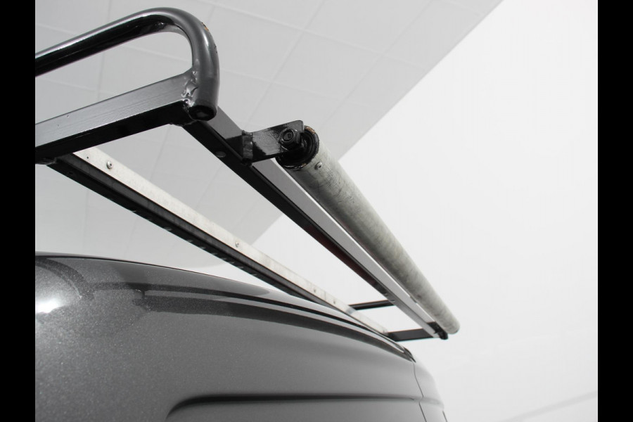 Ford Transit Connect 100pk Automaat L2 Trend | Navigatie | Camera | Imperiaal met ladder rol | Cruise control | Trekhaak | 3-Zits | Airco | DAB+ | Euro6