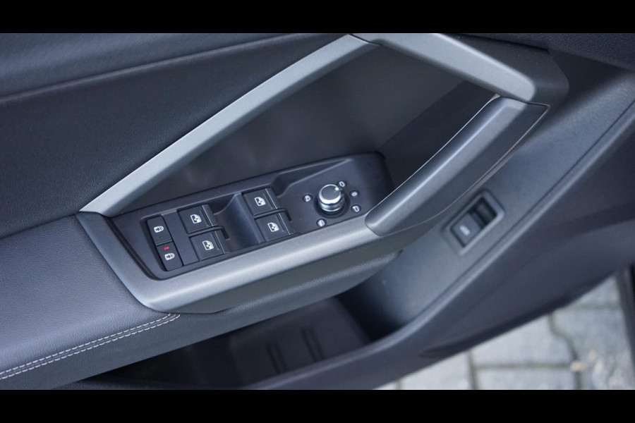 Audi Q3 35 TFSI 3x S-Line Black Optik AUTOMAAT-AMBIANCE-AUDI SOUND-CAMERA-DRIVE SELECT-ELEKTR STOELEN-KEYLESS-MATRIX-TREKHAAK