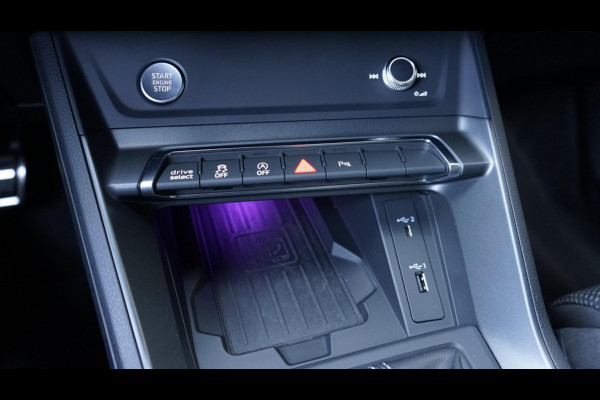 Audi Q3 35 TFSI 3x S-Line Black Optik AUTOMAAT-AMBIANCE-AUDI SOUND-CAMERA-DRIVE SELECT-ELEKTR STOELEN-KEYLESS-MATRIX-TREKHAAK