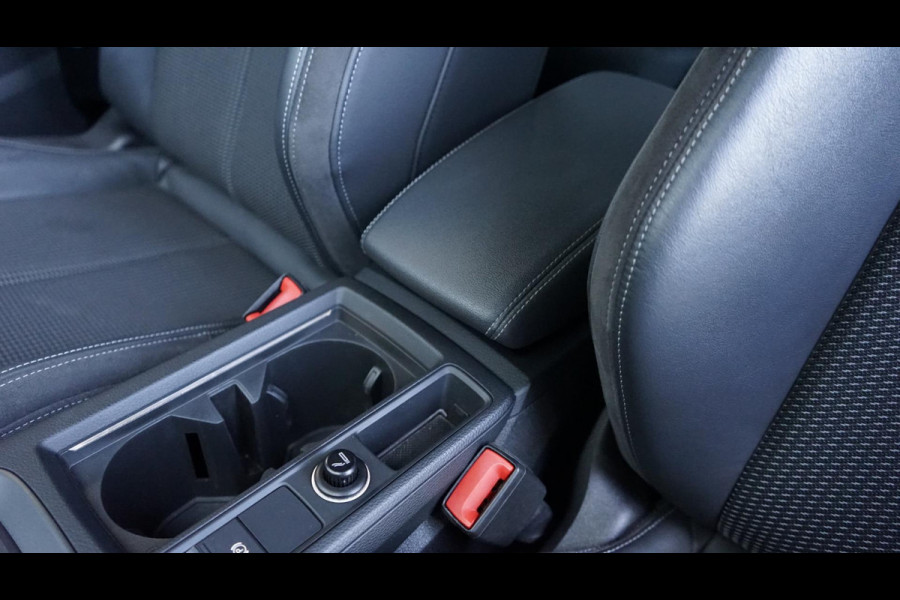 Audi Q3 35 TFSI 3x S-Line Black Optik AUTOMAAT-AMBIANCE-AUDI SOUND-CAMERA-DRIVE SELECT-ELEKTR STOELEN-KEYLESS-MATRIX-TREKHAAK