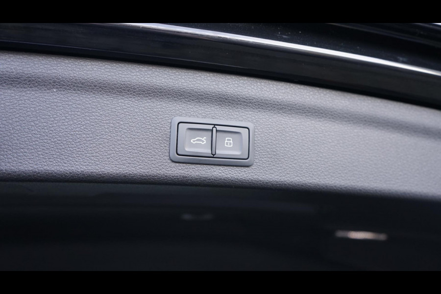 Audi Q3 35 TFSI 3x S-Line Black Optik AUTOMAAT-AMBIANCE-AUDI SOUND-CAMERA-DRIVE SELECT-ELEKTR STOELEN-KEYLESS-MATRIX-TREKHAAK